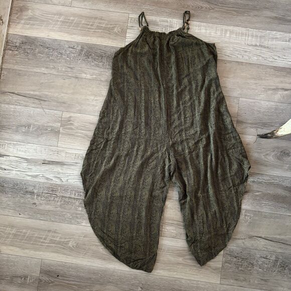 Cato Women's Cropped Green Romper Jumpsuit Plus Size 14/16 Sleeveless - Picture 1 of 4